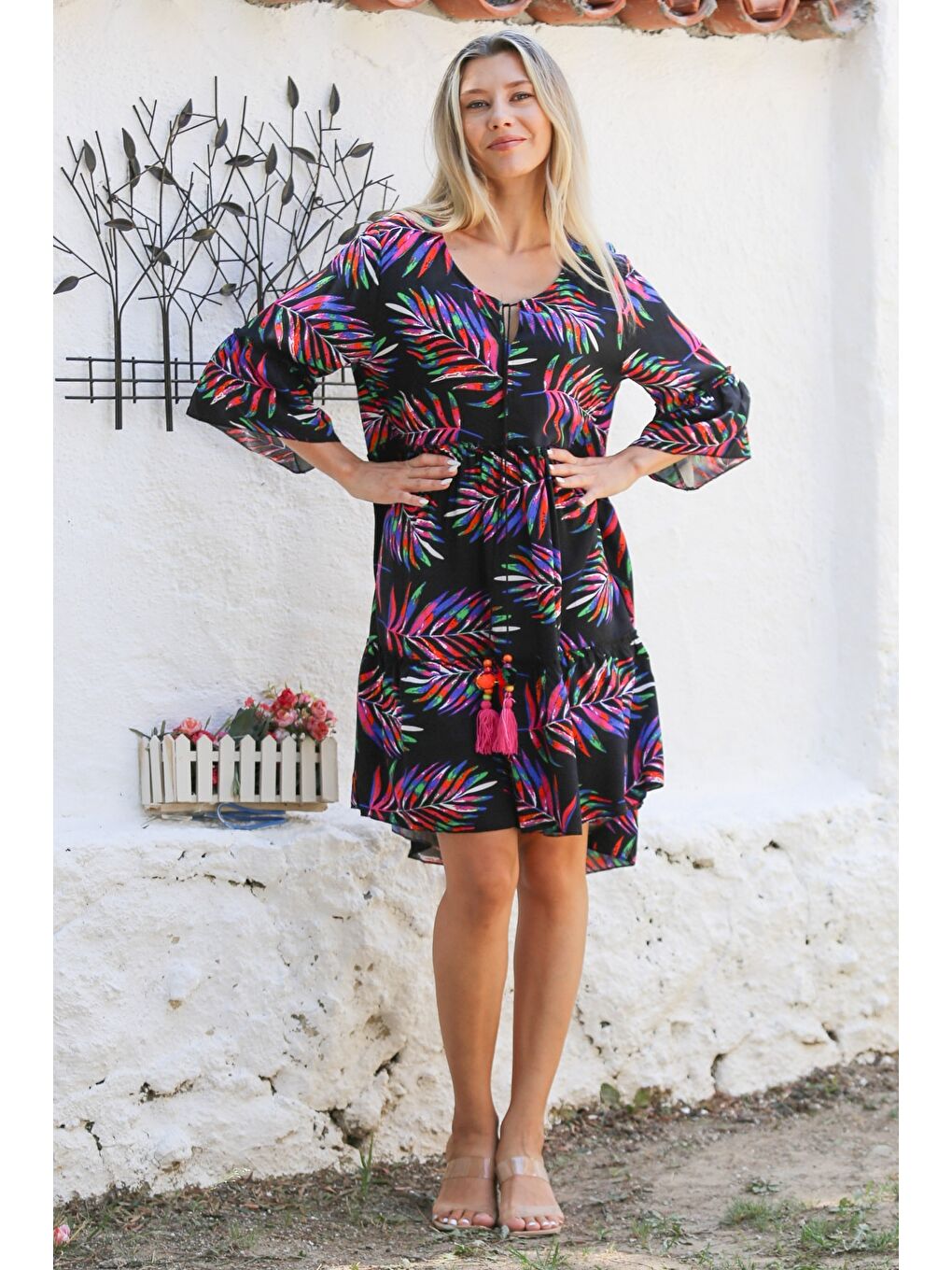 Siyah-Fuşya Havuz Yaka Fırfırlı Kol Eteği Fırfırlı Püsküllü Allover Baskılı Dokuma Casual Elbise-3