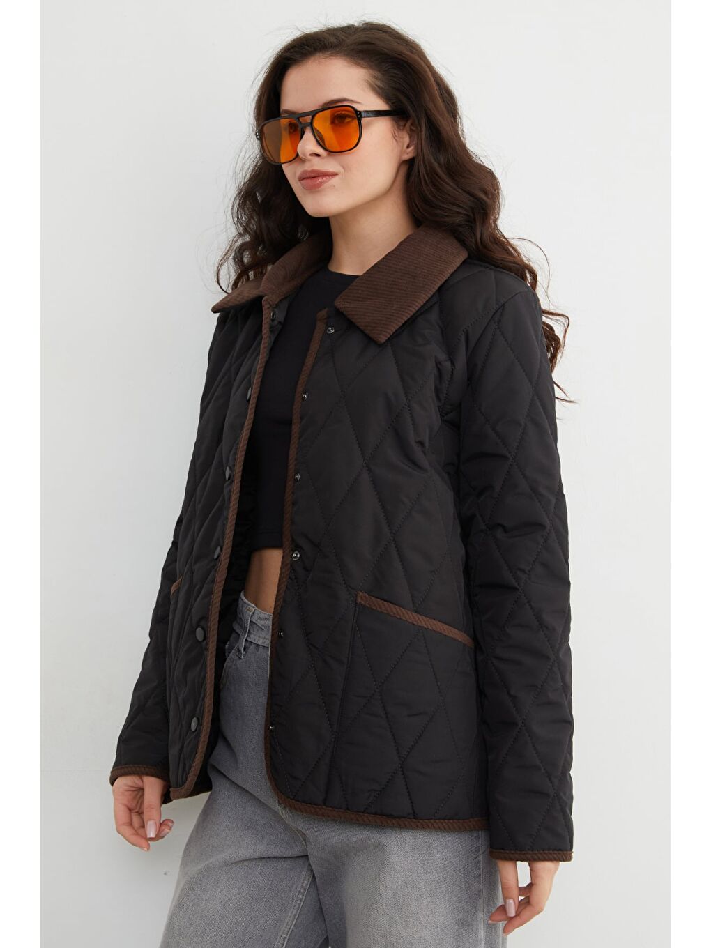 Siyah Kadife Detaylı Polo Yaka Kapitone Mont-1