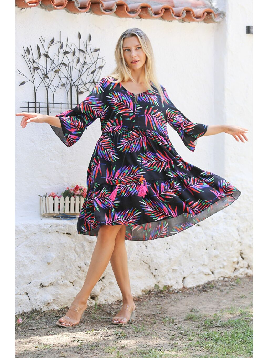 Siyah-Fuşya Havuz Yaka Fırfırlı Kol Eteği Fırfırlı Püsküllü Allover Baskılı Dokuma Casual Elbise-4