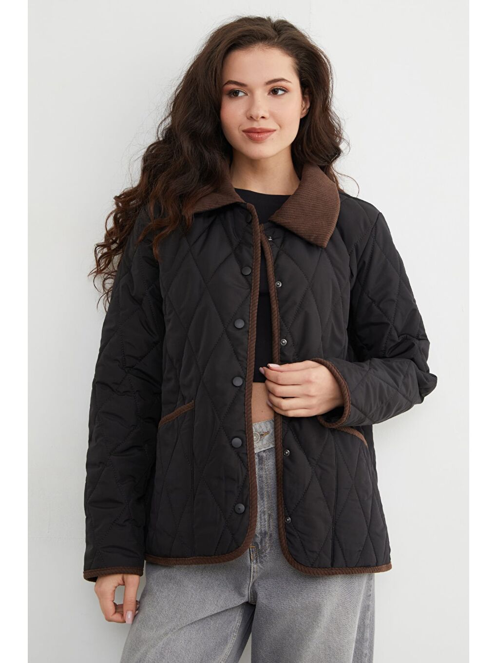 Siyah Kadife Detaylı Polo Yaka Kapitone Mont-3