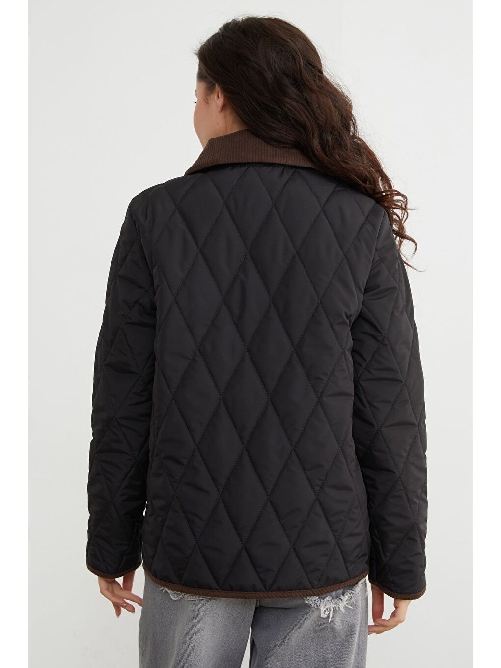 Siyah Kadife Detaylı Polo Yaka Kapitone Mont-4