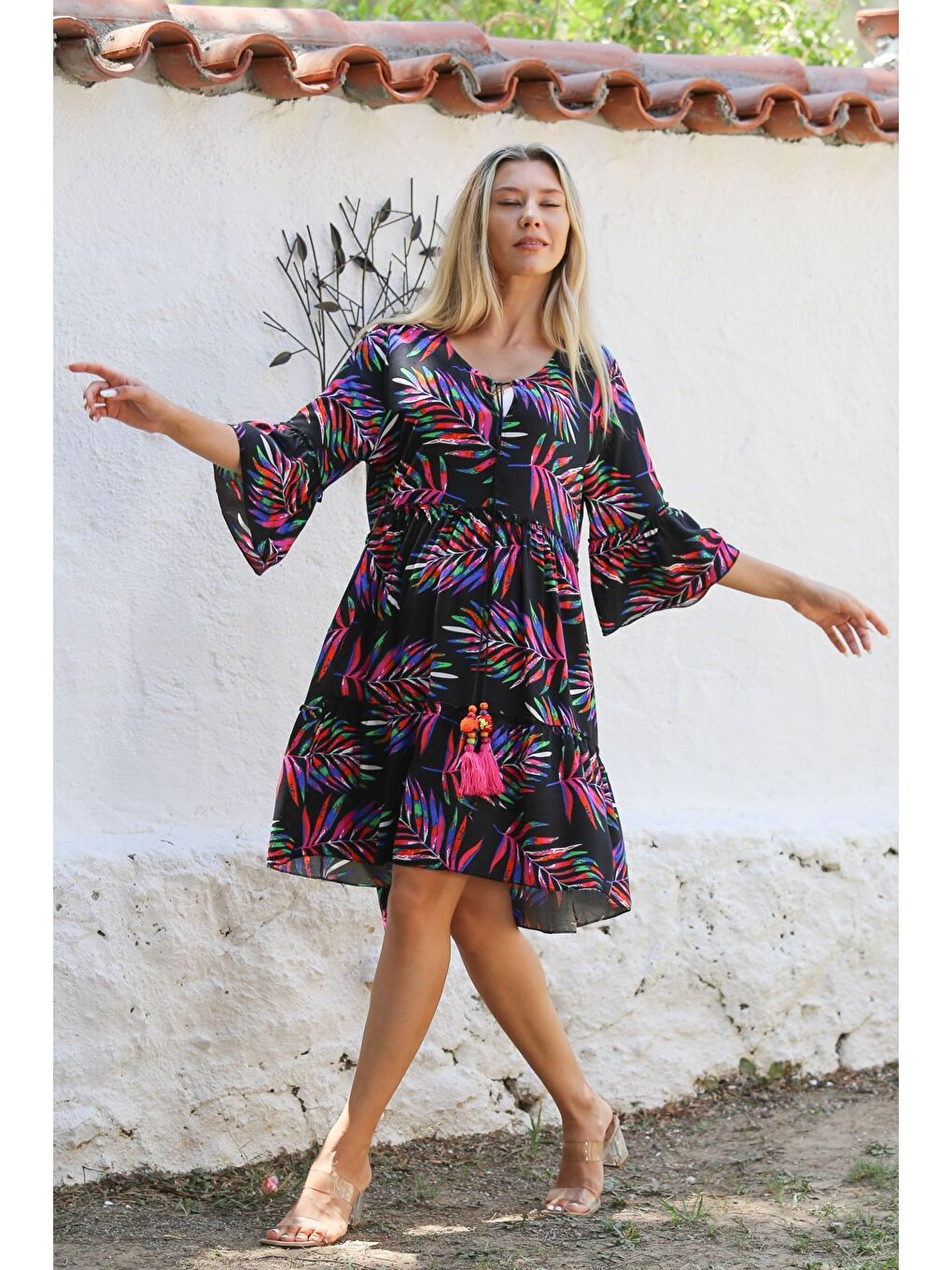 Siyah-Fuşya Havuz Yaka Fırfırlı Kol Eteği Fırfırlı Püsküllü Allover Baskılı Dokuma Casual Elbise-5