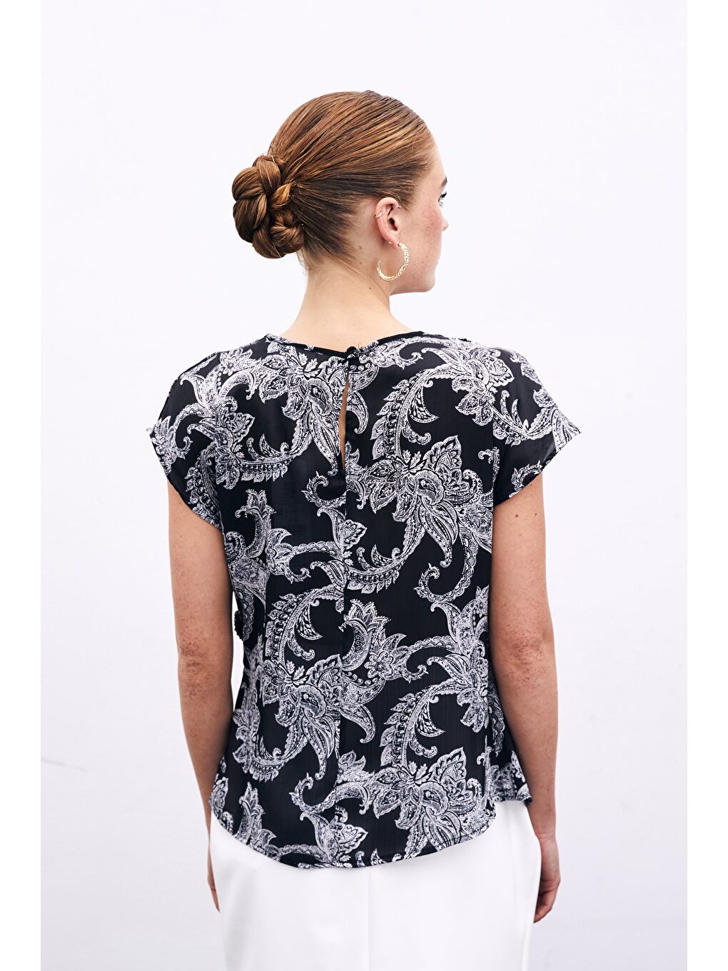 Aksesuar Detaylı Bluz - Siyah-4