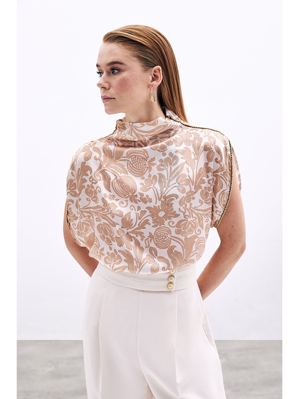 Aksesuarlı Yarasa Kol Bluz - Bej-3