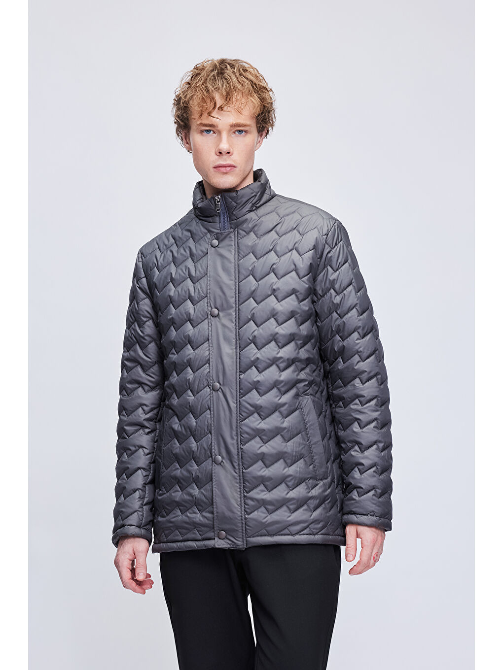 Antrasit Dinamik Fit Hakim Yaka Kapitone Mont