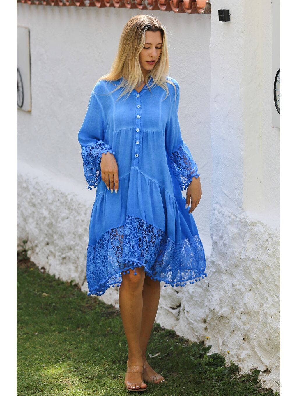 Açık Mavi Hakim Yaka 3/4 Kol Düğmeli Kol Ve Etek Ucu Dantelli Dokuma Casual Elbise-1