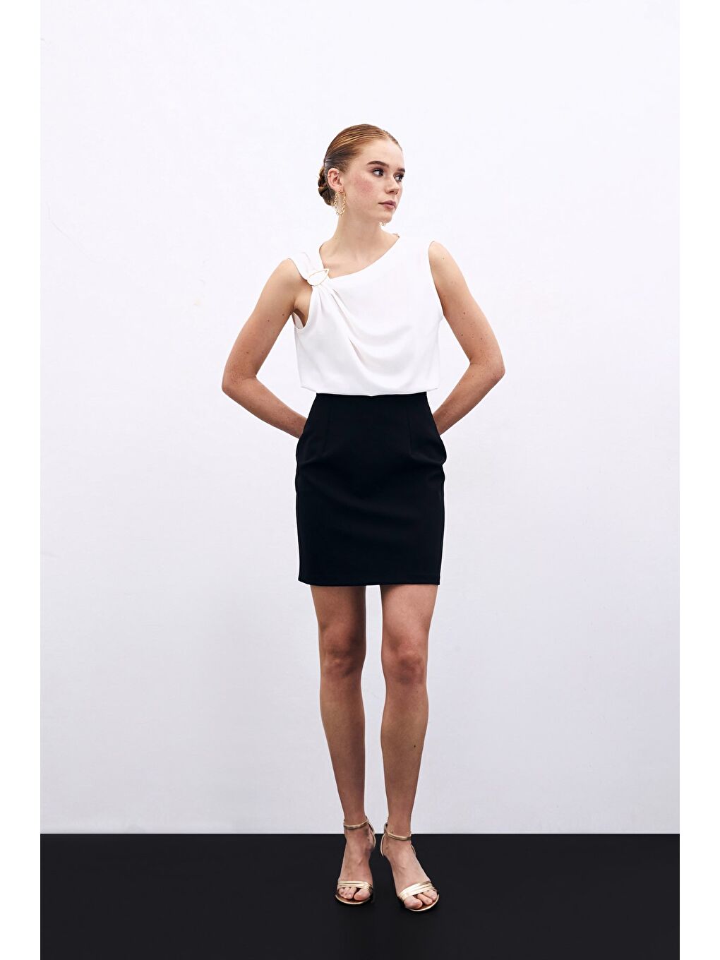 Tek Omuz Detaylı Bluz - Ekru-3