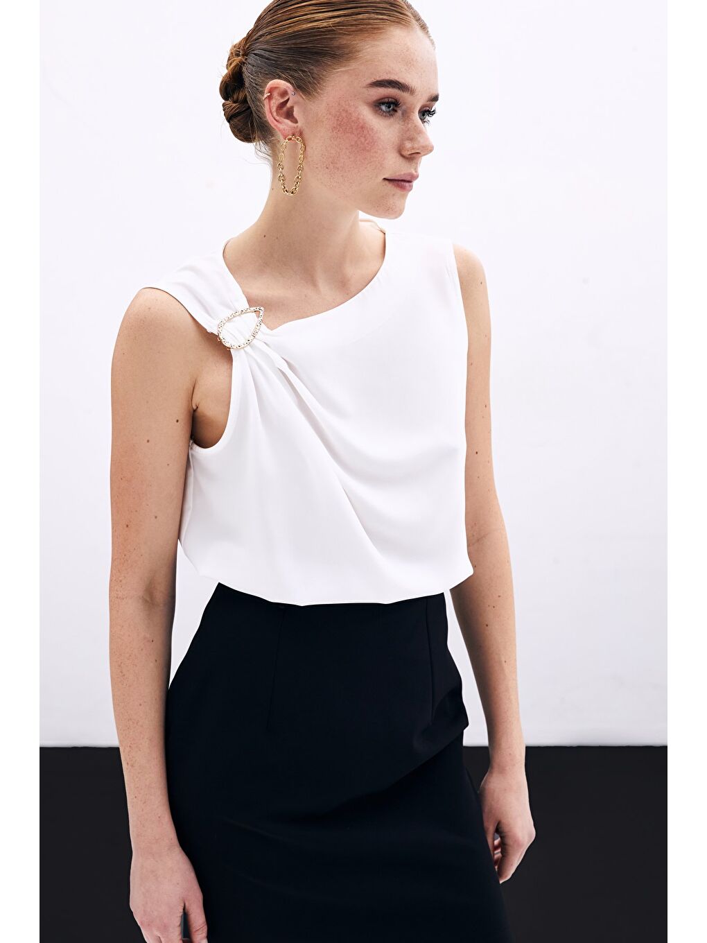 Tek Omuz Detaylı Bluz - Ekru-4