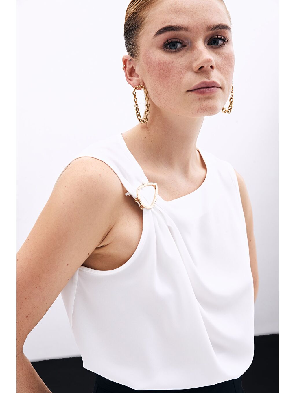 Tek Omuz Detaylı Bluz - Ekru-5