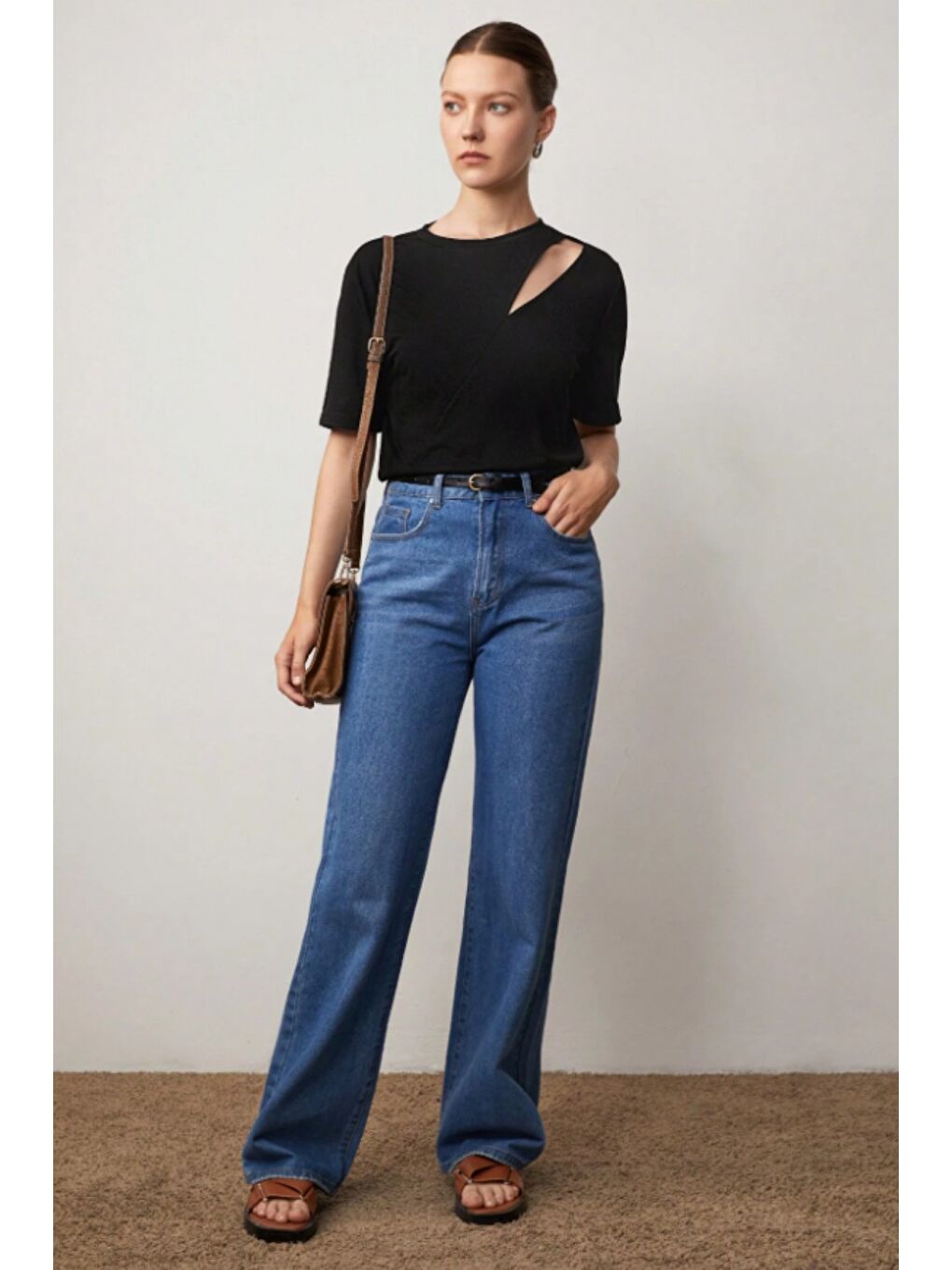 Siyah Omuz Dekolteli Basic Kadın Tişört – Modern Kesim Günlük Bluz-2