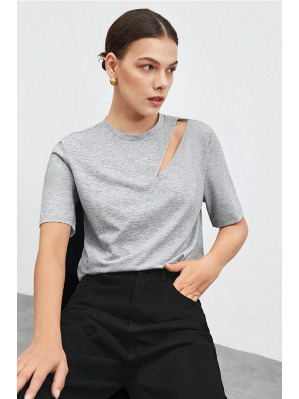 Gri Omuz Dekolteli Basic Kadın Tişört – Modern Kesim Günlük Bluz-1