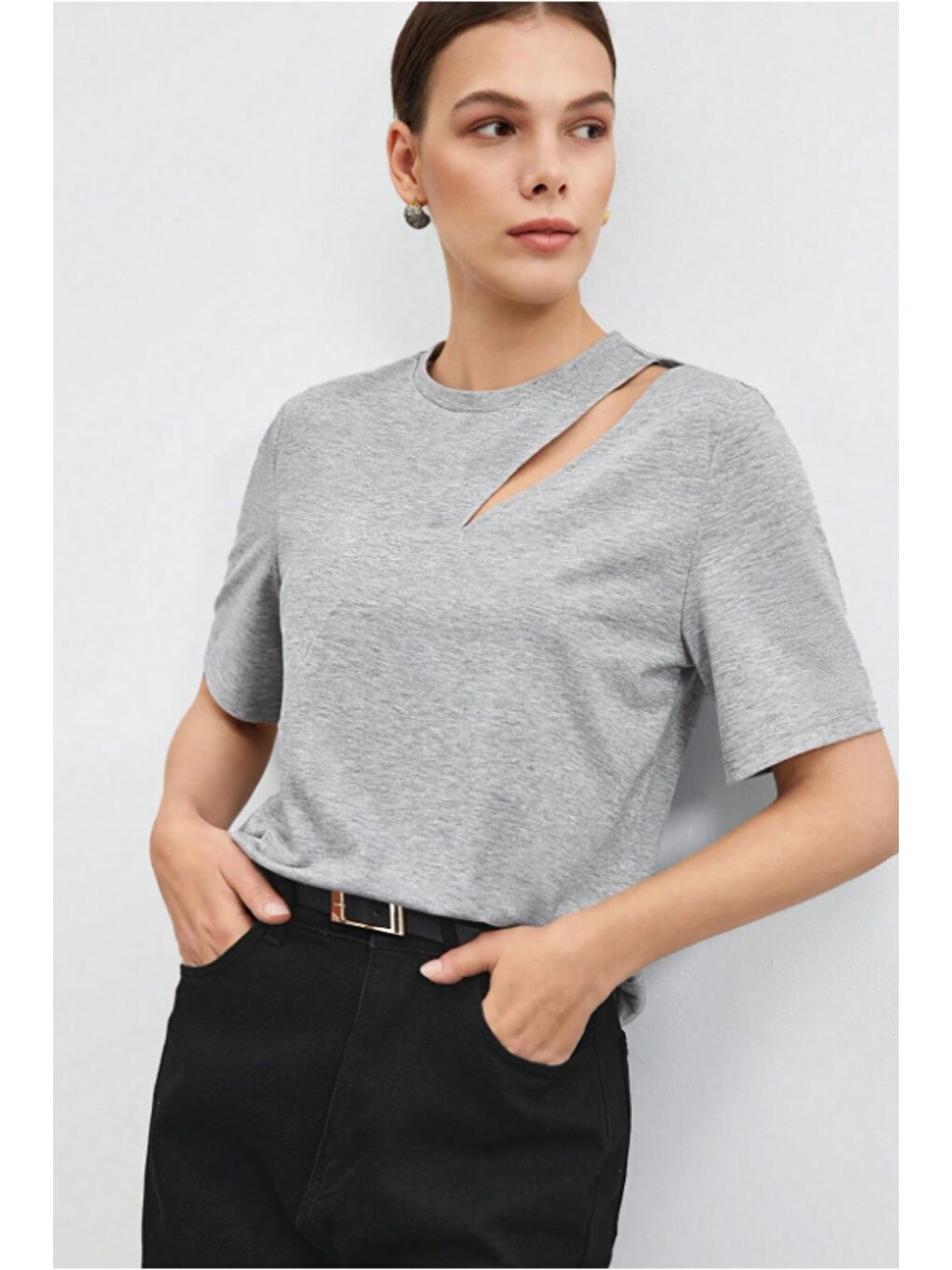 Gri Omuz Dekolteli Basic Kadın Tişört – Modern Kesim Günlük Bluz-3