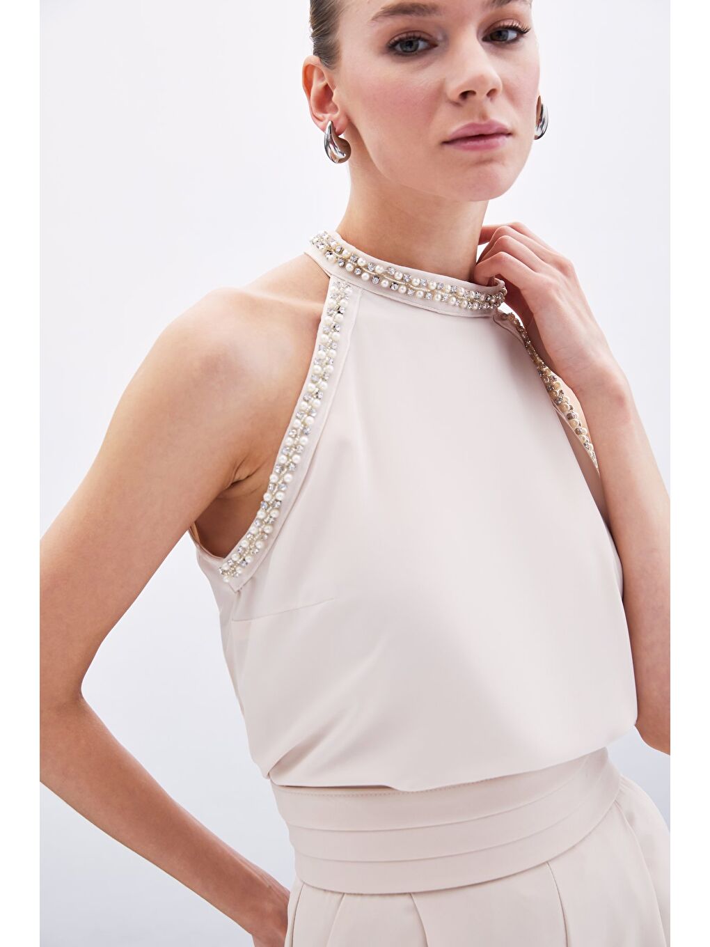 Aksesuar Detaylı Kolsuz Bluz - Bej-3