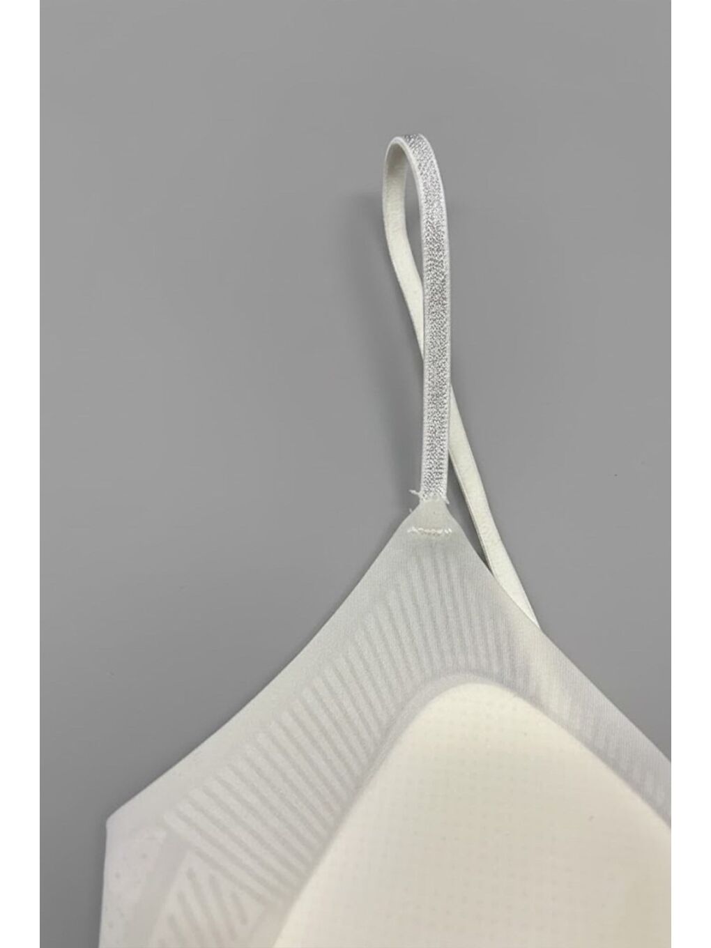 Balensiz Dikişsiz Lazer İp Askılı Pedli Sütyen C26235 Ekru-2