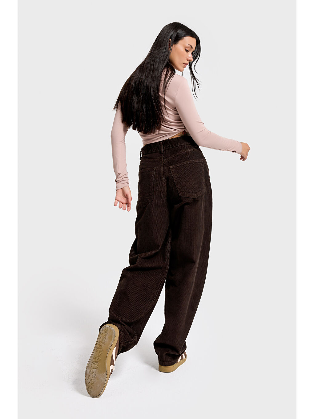 Kahverengi Kadın Koyu Kahve 8-26w5-136 Skater Fit Fitilli Velvet Kadife Kumaş Pantolon-3