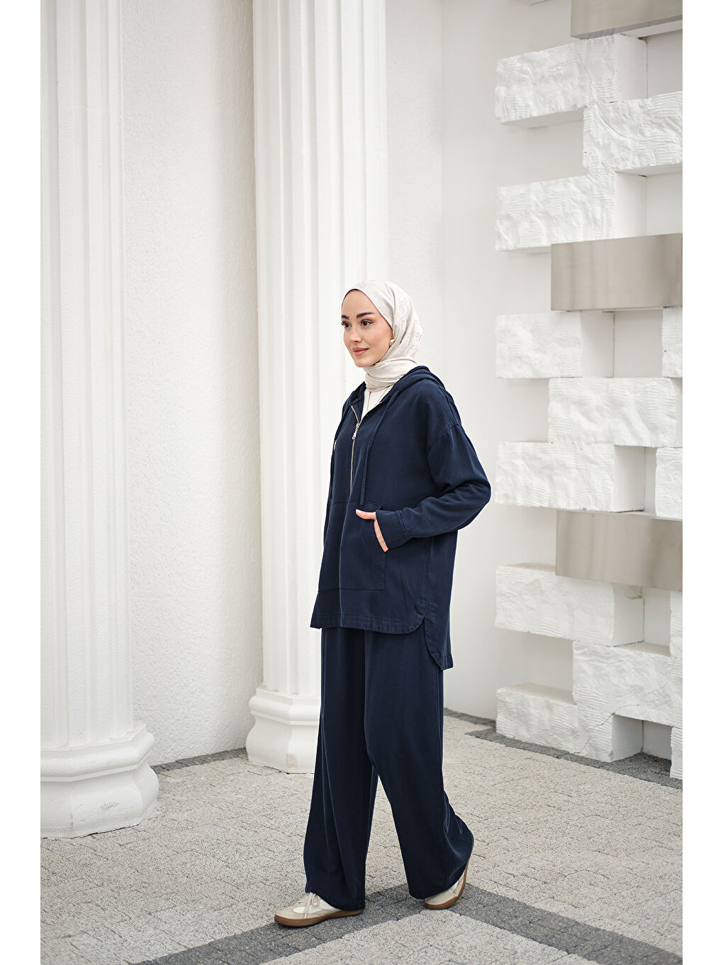 Kadın Fermuarlı Çift Cepli Kapüşonlu Pantolonlu Takım Lacivert