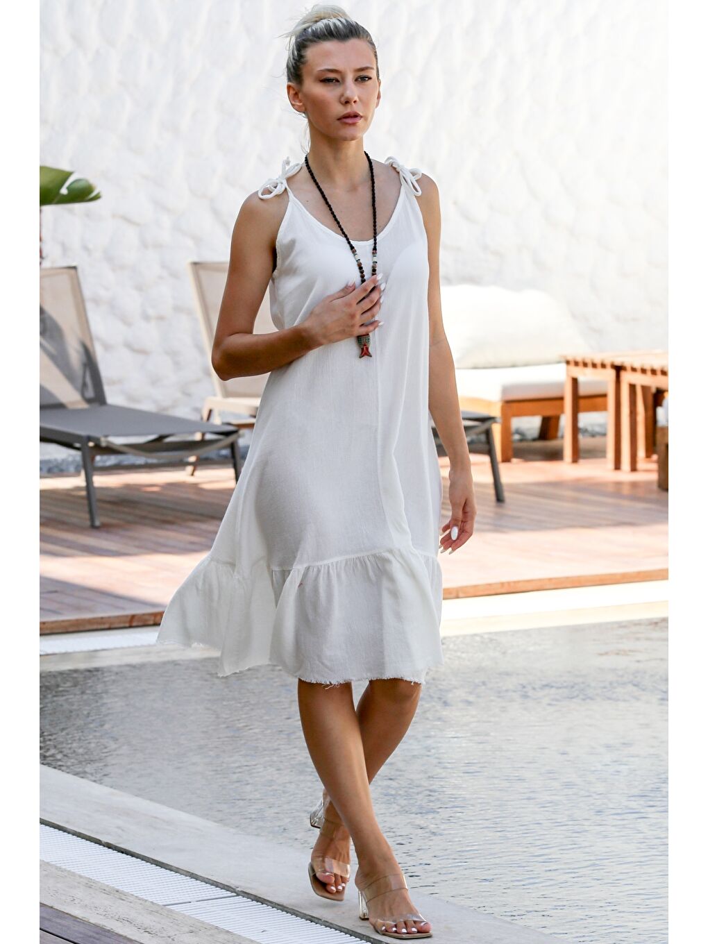 Beyaz Askılı Yıkamalı Etek Ucu Fırfırlı Dokuma Casual Pamuklu Elbise-3