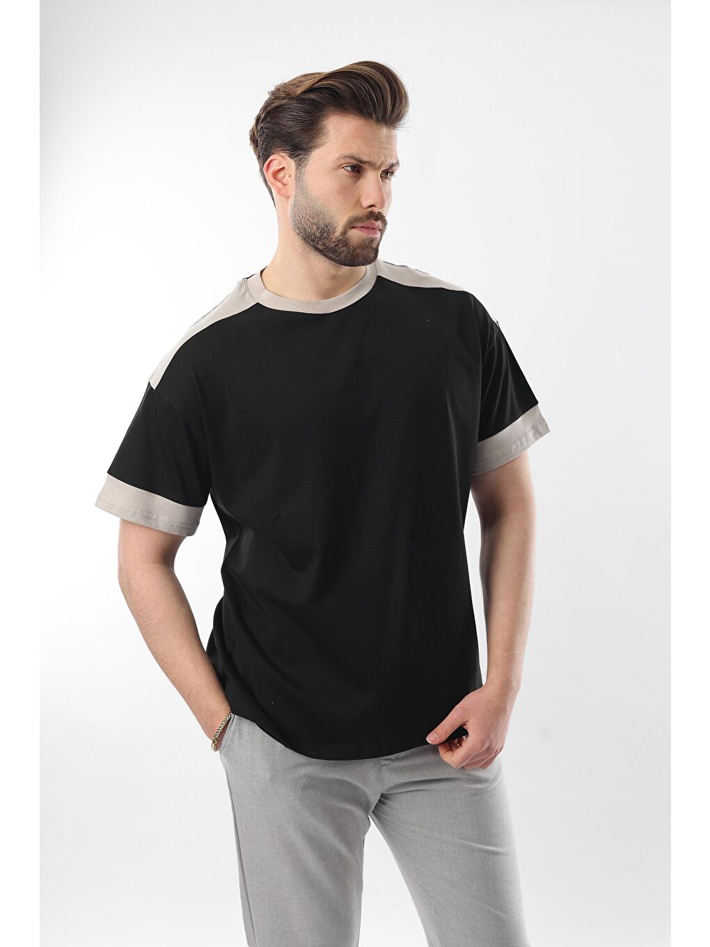Siyah Omzu Şerit Detaylı Erkek Tişört E7125-2