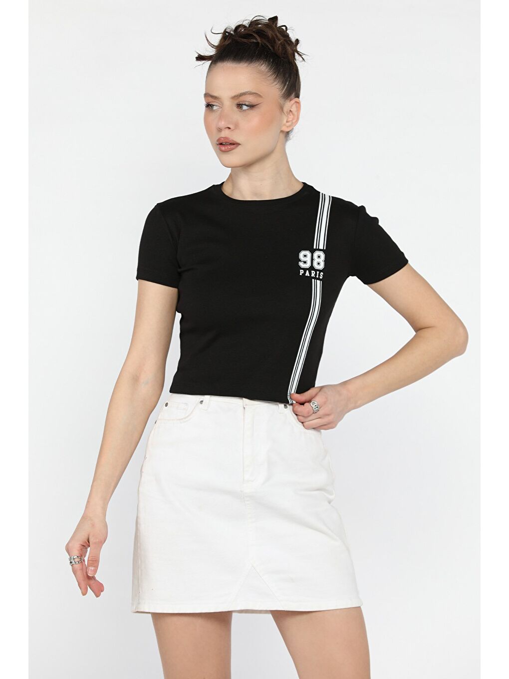 Siyah Kadın Bisiklet Yaka Baskılı Crop Top Tişört-1