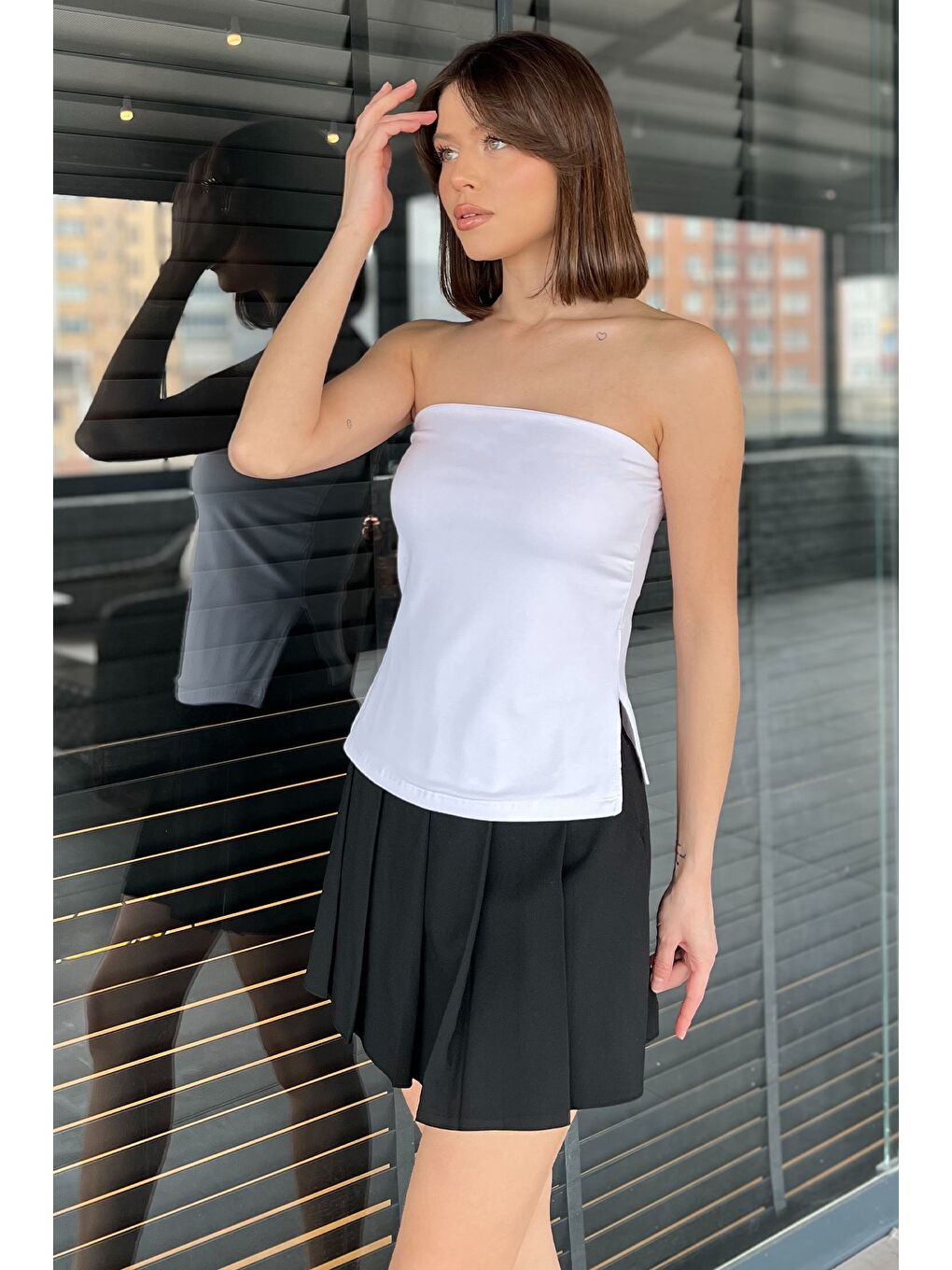 Beyaz Kadın Yanlar Yırtmaç Detaylı Straplez Bluz