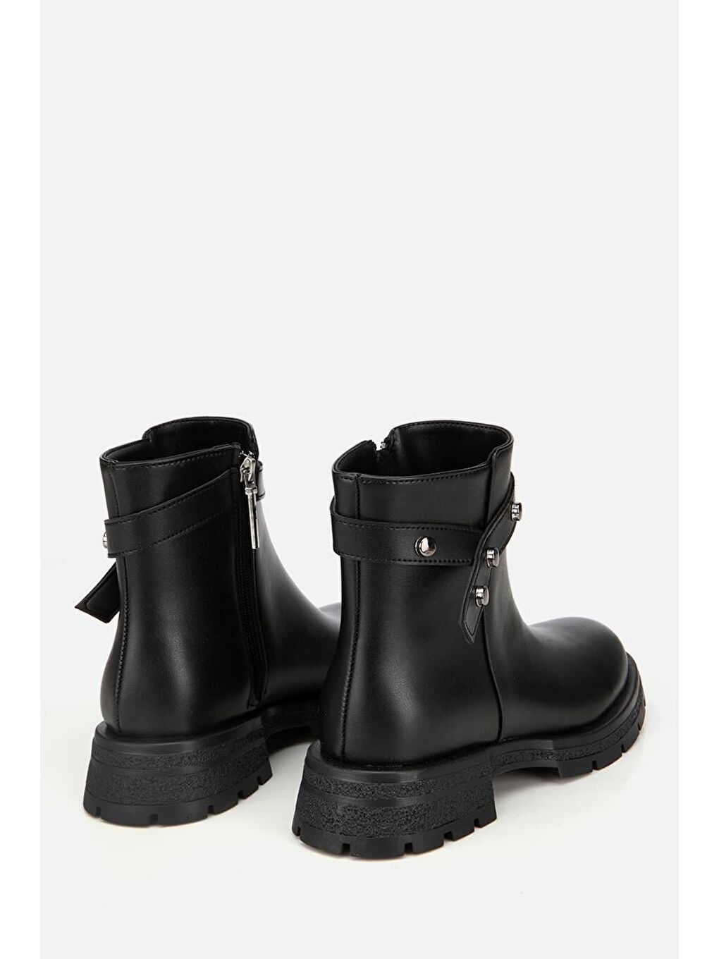 Kadın Siyah Tokalı Kalın Tabanlı Düz Bot-2