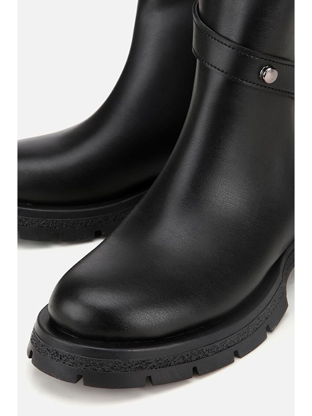 Kadın Siyah Tokalı Kalın Tabanlı Düz Bot-3