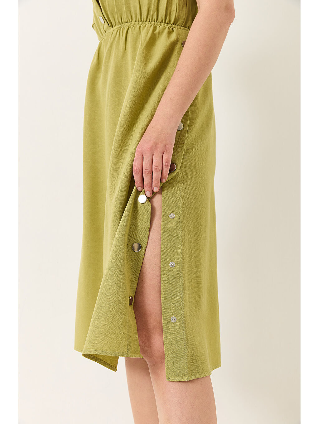 Yeşil Kadın Beli Lastikli Çıtçıt Detaylı Cepli Keten Elbise-6