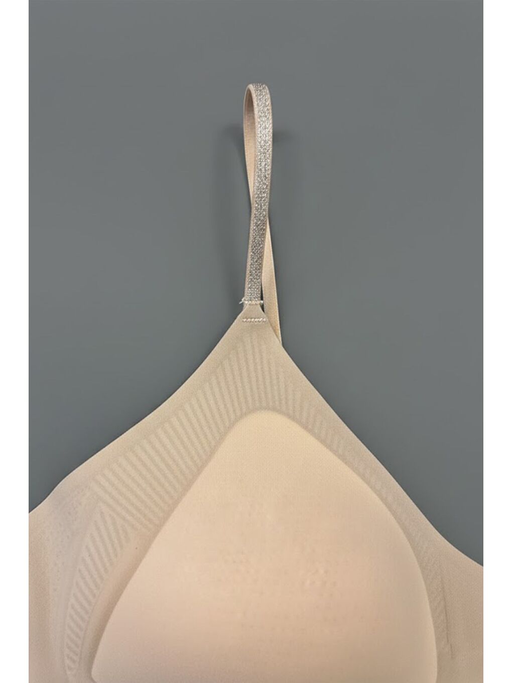 Bej Balensiz Dikişsiz Lazer İp Askılı Pedli Sütyen C26235 Ten-2