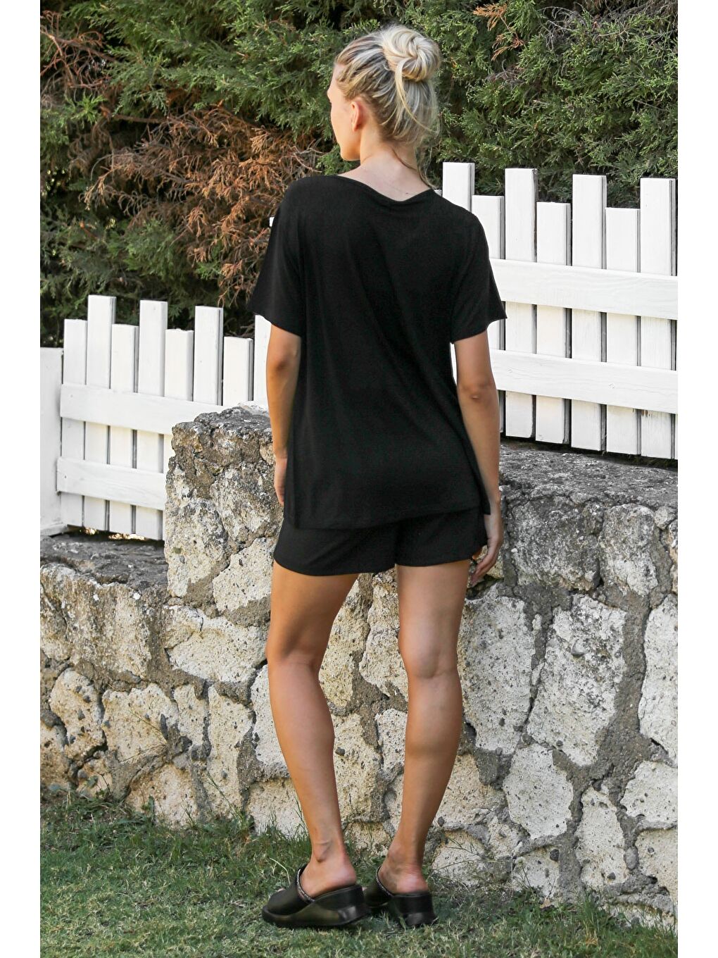 Siyah V Yaka Kısa Kol Cepli Taşlı Dokuma Basic Casual Bluz-7