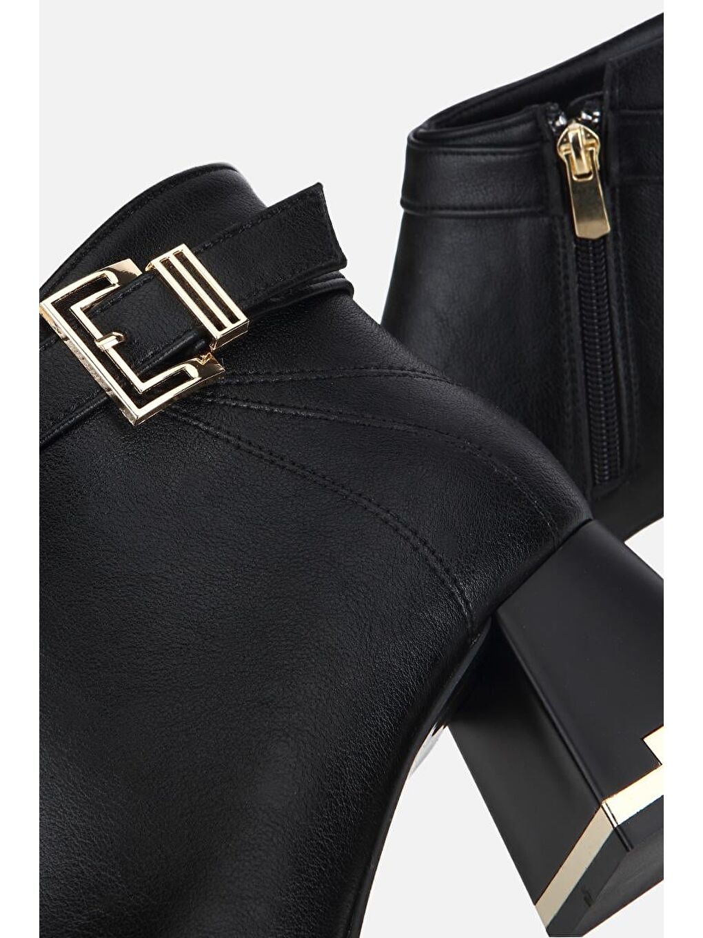 Kadın Siyah Kemer Detaylı Topuklu Bot-5