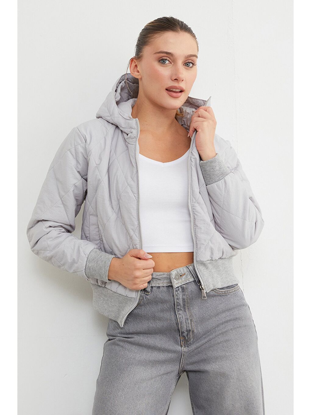 Gri Baklava Desenli Kapitone Kapüşonlu Crop Mont-2