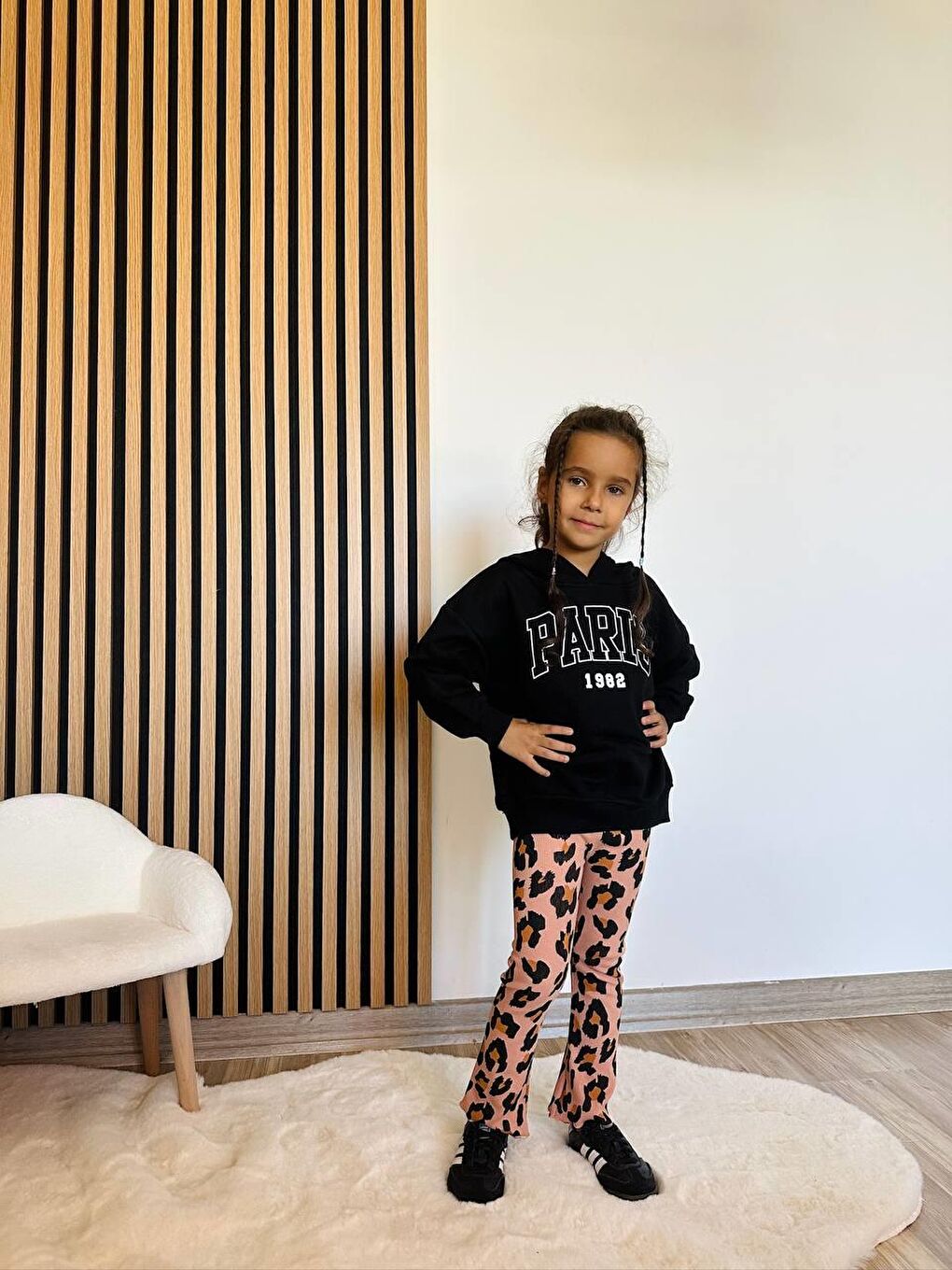 Karışık Kız Çocuk Pamuklu Siyah Kapüşonlu Sweatshirt Leopar Desenli Pantolon Takım-1