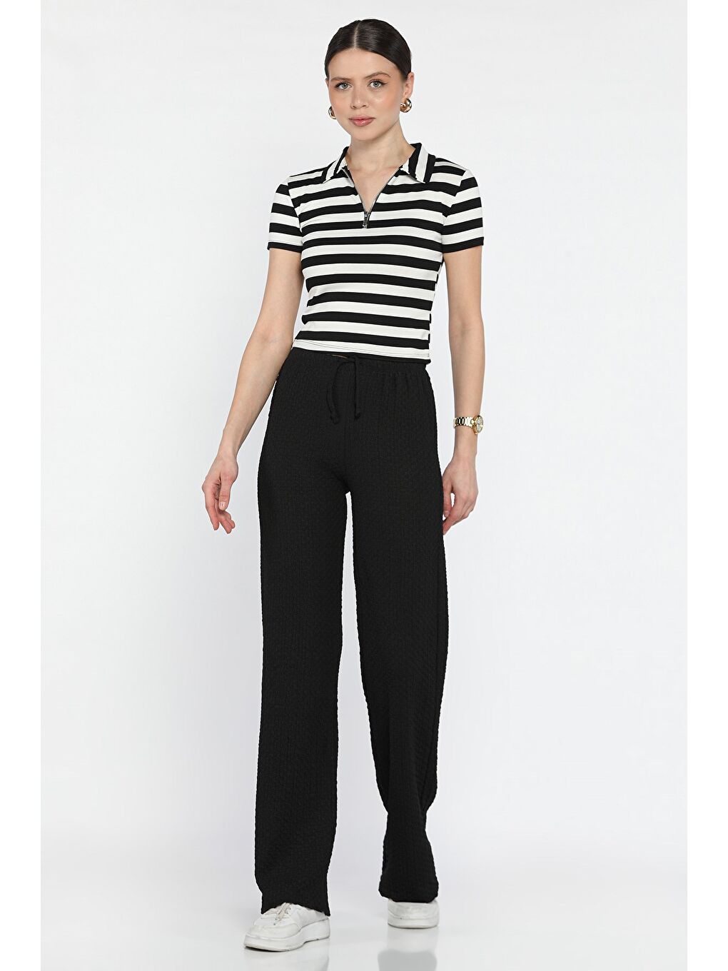 Siyah Bel Bağcıklı Kabartma Desenli Pantolon-1