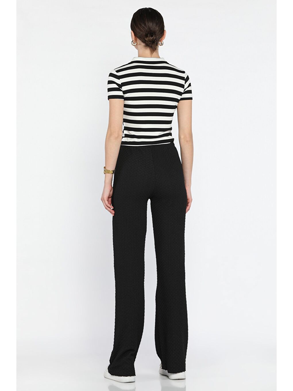 Siyah Bel Bağcıklı Kabartma Desenli Pantolon-2