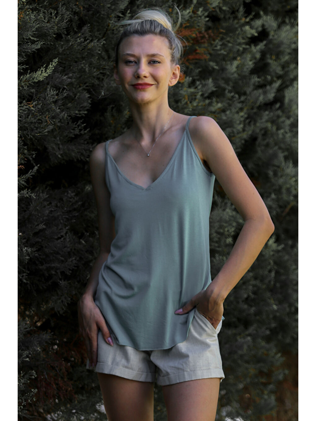 Haki V Yaka Askılı Yarım Astarlı Yırtmaçlı Örme Basic Casual Bluz-2