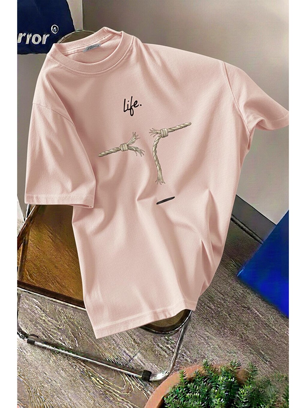Pembe Life Design Minimalist İllüstrasyon Baskılı Unisex Oversize Tişört