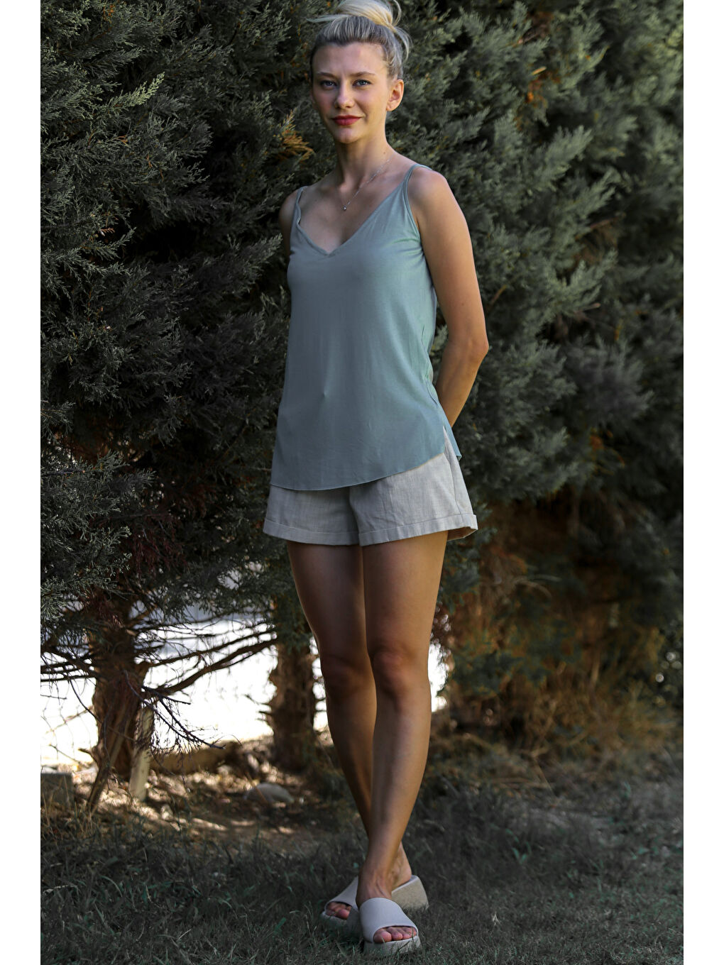 Haki V Yaka Askılı Yarım Astarlı Yırtmaçlı Örme Basic Casual Bluz-5