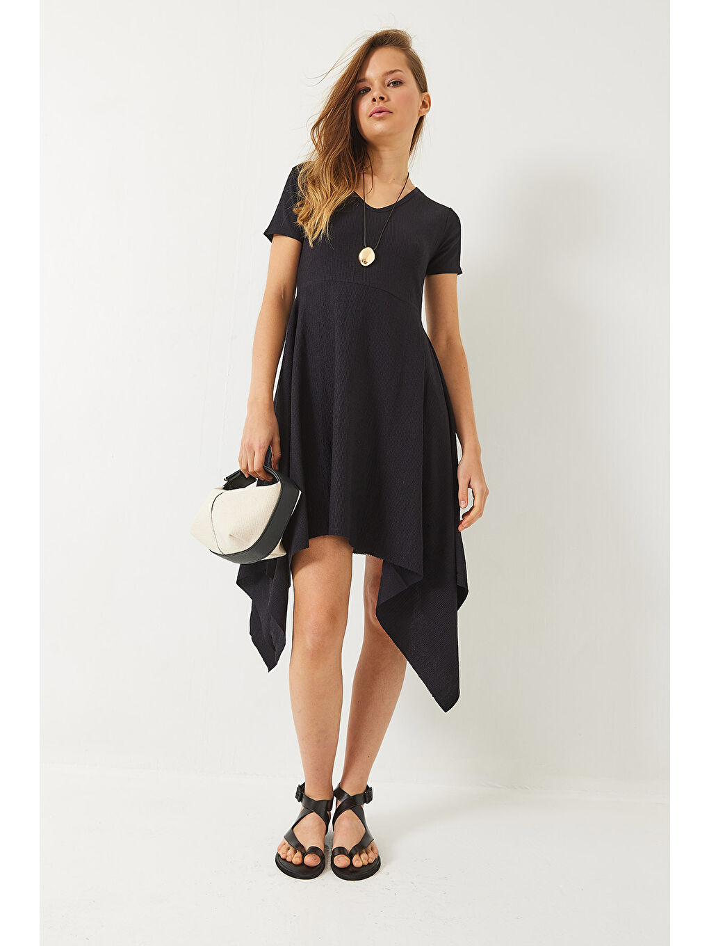 Siyah Kadın Asimetrik Kesim Kısa Kollu V Yaka Bürümcük Elbise-2