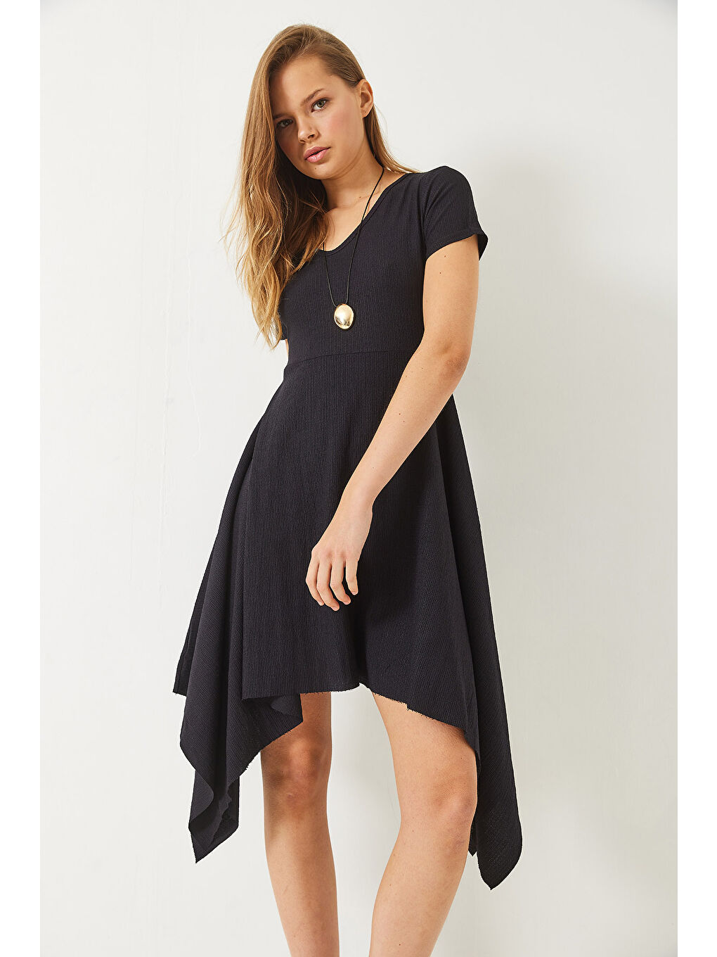 Siyah Kadın Asimetrik Kesim Kısa Kollu V Yaka Bürümcük Elbise-5