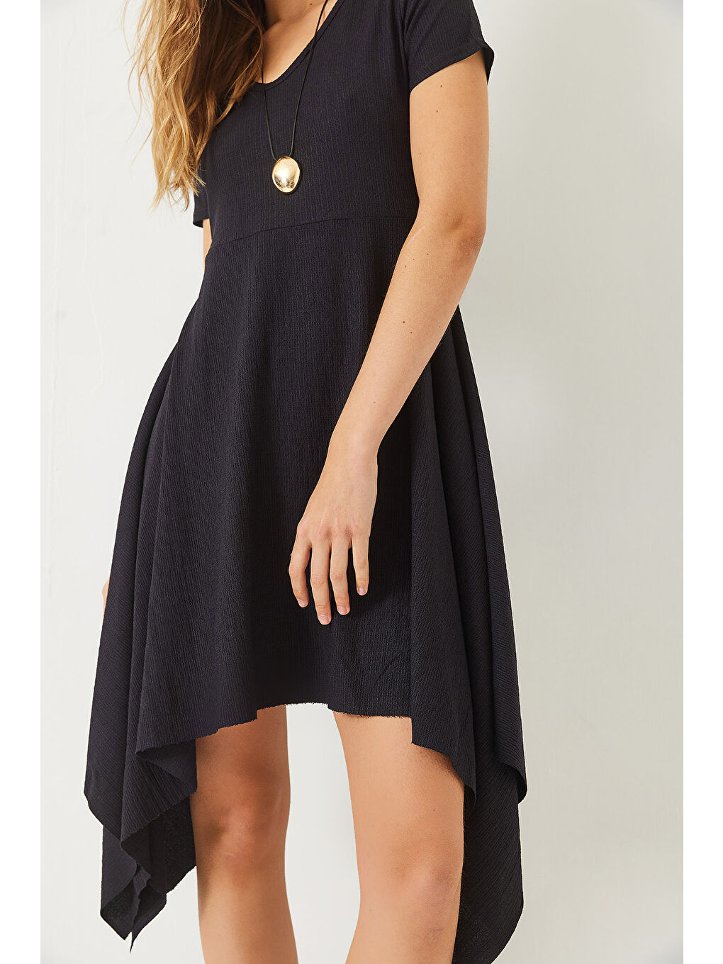 Siyah Kadın Asimetrik Kesim Kısa Kollu V Yaka Bürümcük Elbise-6