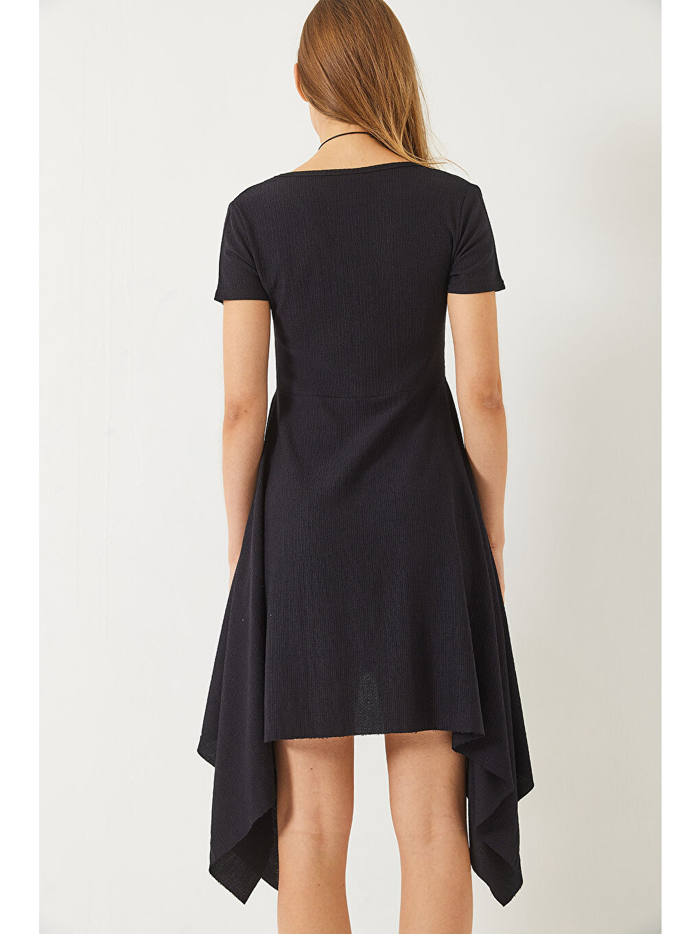 Siyah Kadın Asimetrik Kesim Kısa Kollu V Yaka Bürümcük Elbise-7