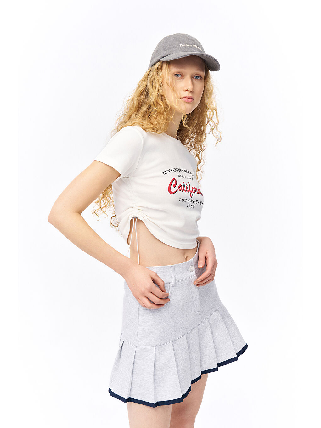 Büzgü Detaylı Yazı Baskılı Tişört Ekru-2