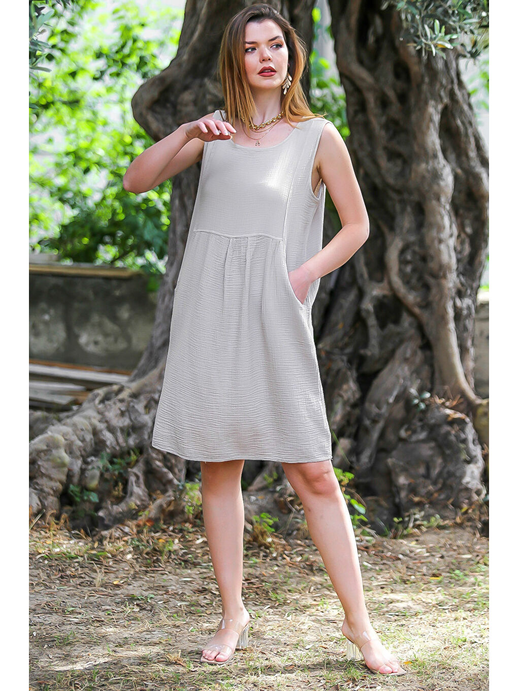 Bej Organik Pamuk Vizon Yuvarlak Yaka Kolsuz Cepli Dokuma Casual Müslin Elbise-4