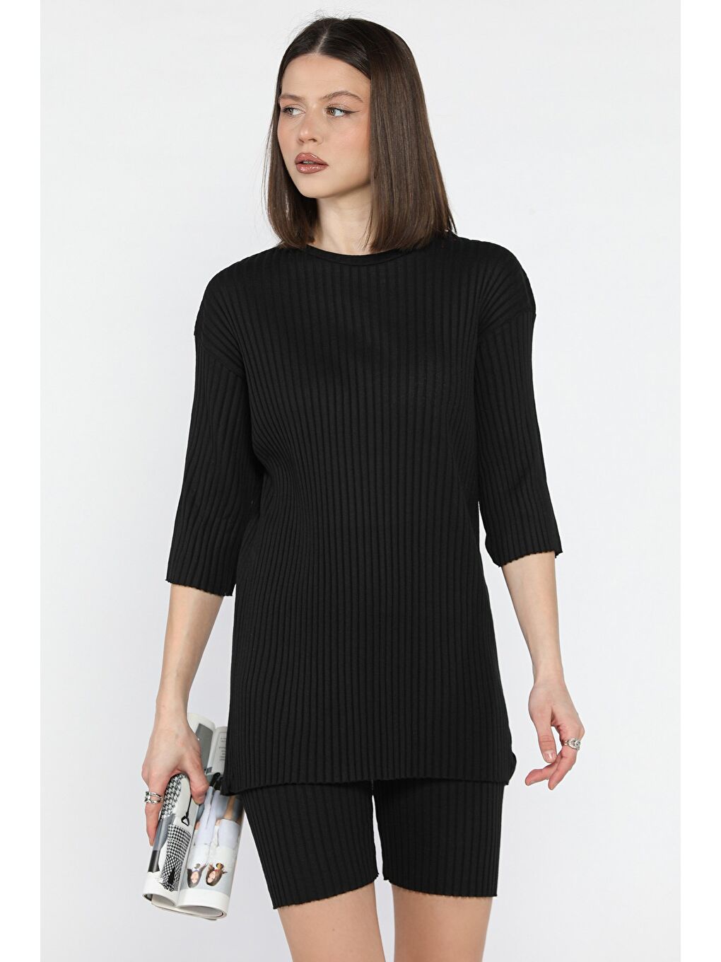 Siyah Bisiklet Yaka Yarım Kol Bluz Şort İkili Takım