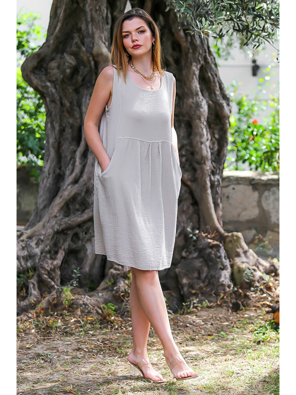 Bej Organik Pamuk Vizon Yuvarlak Yaka Kolsuz Cepli Dokuma Casual Müslin Elbise-5