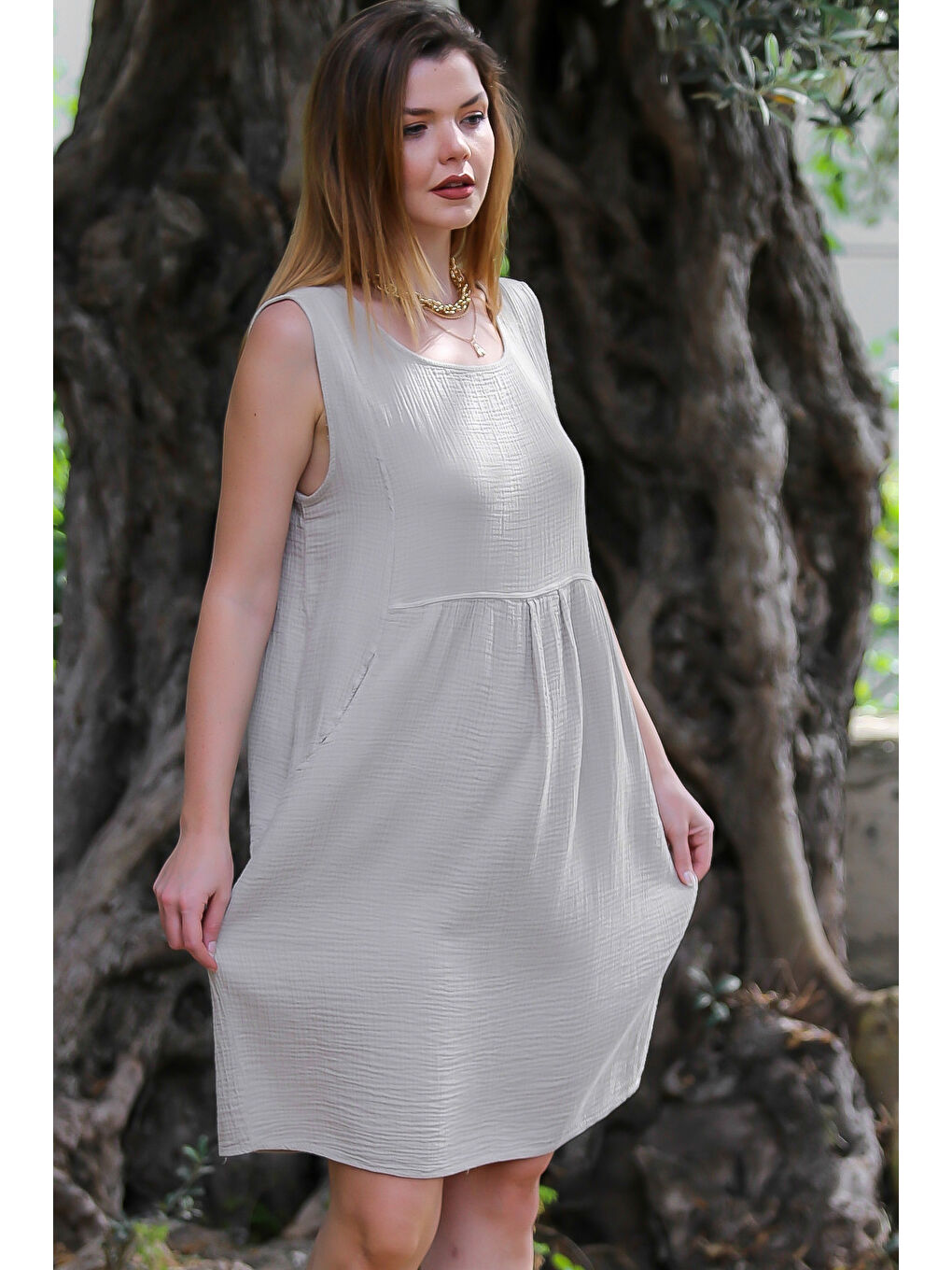 Bej Organik Pamuk Vizon Yuvarlak Yaka Kolsuz Cepli Dokuma Casual Müslin Elbise-6