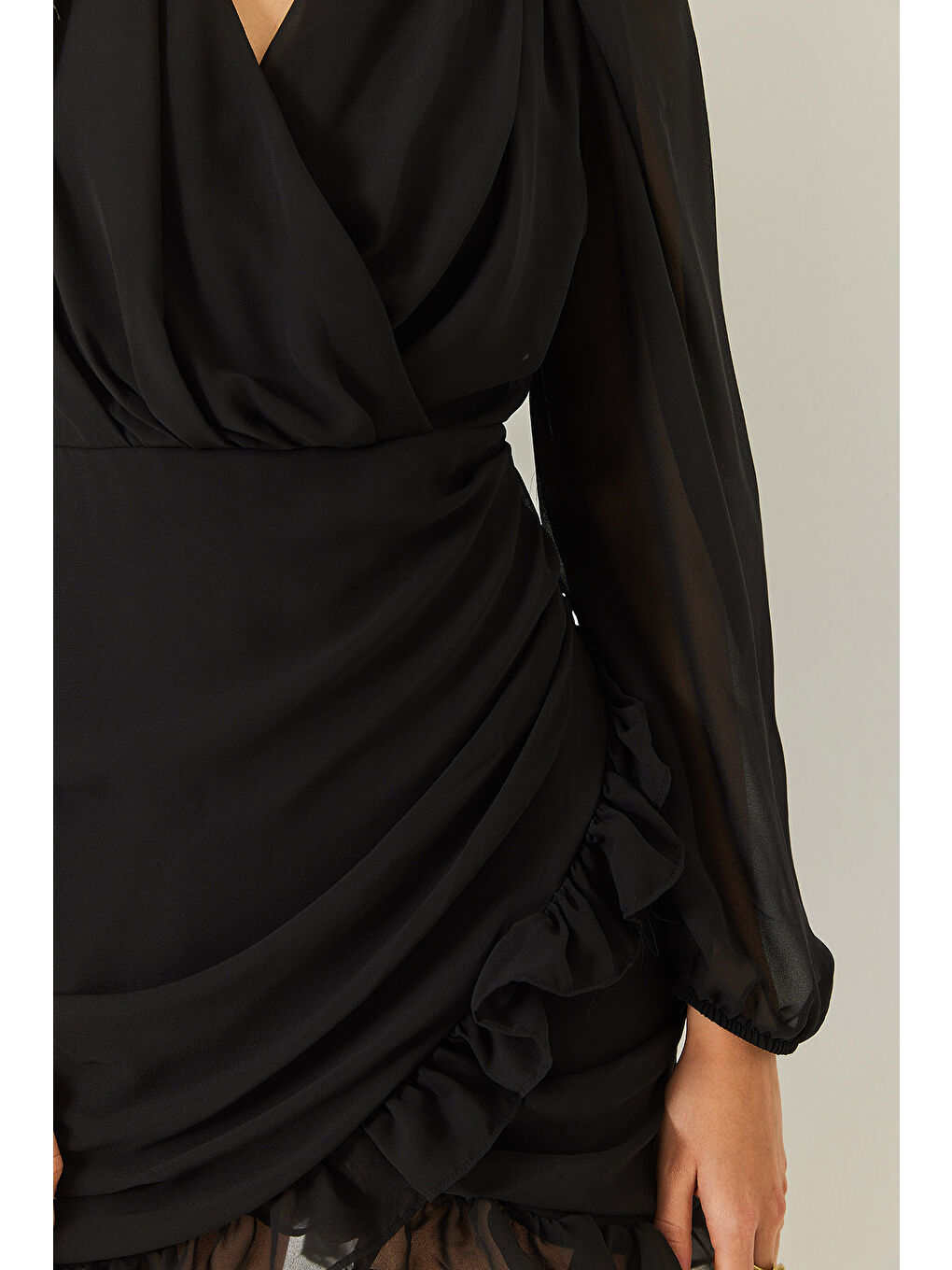 Siyah Kadın Kruvaze Yaka Büzgülü Tül Detaylı Mini Elbise-6