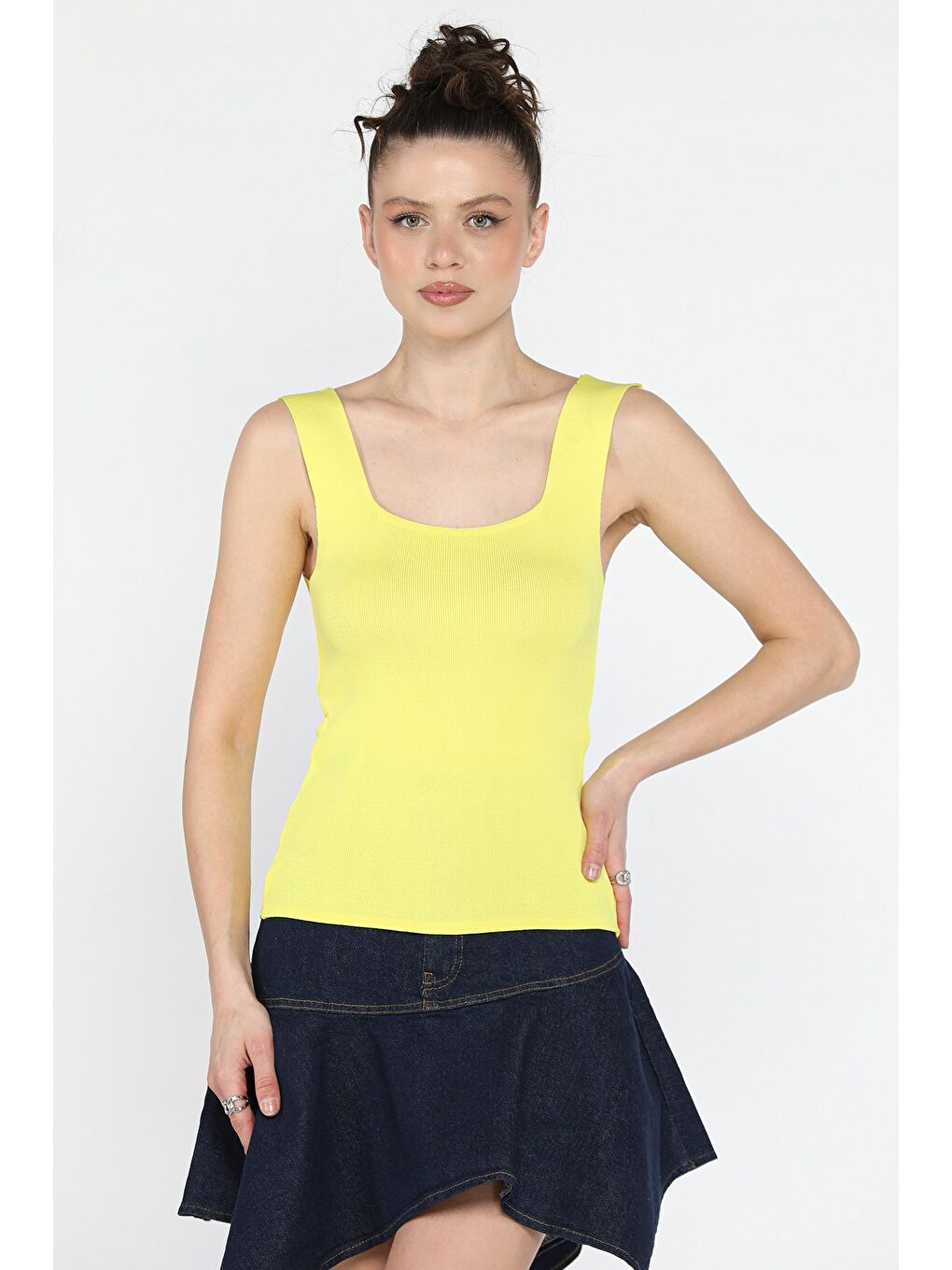 Sarı Kadın Kare Yaka Kalın Askılı Elastanlı Triko Bluz