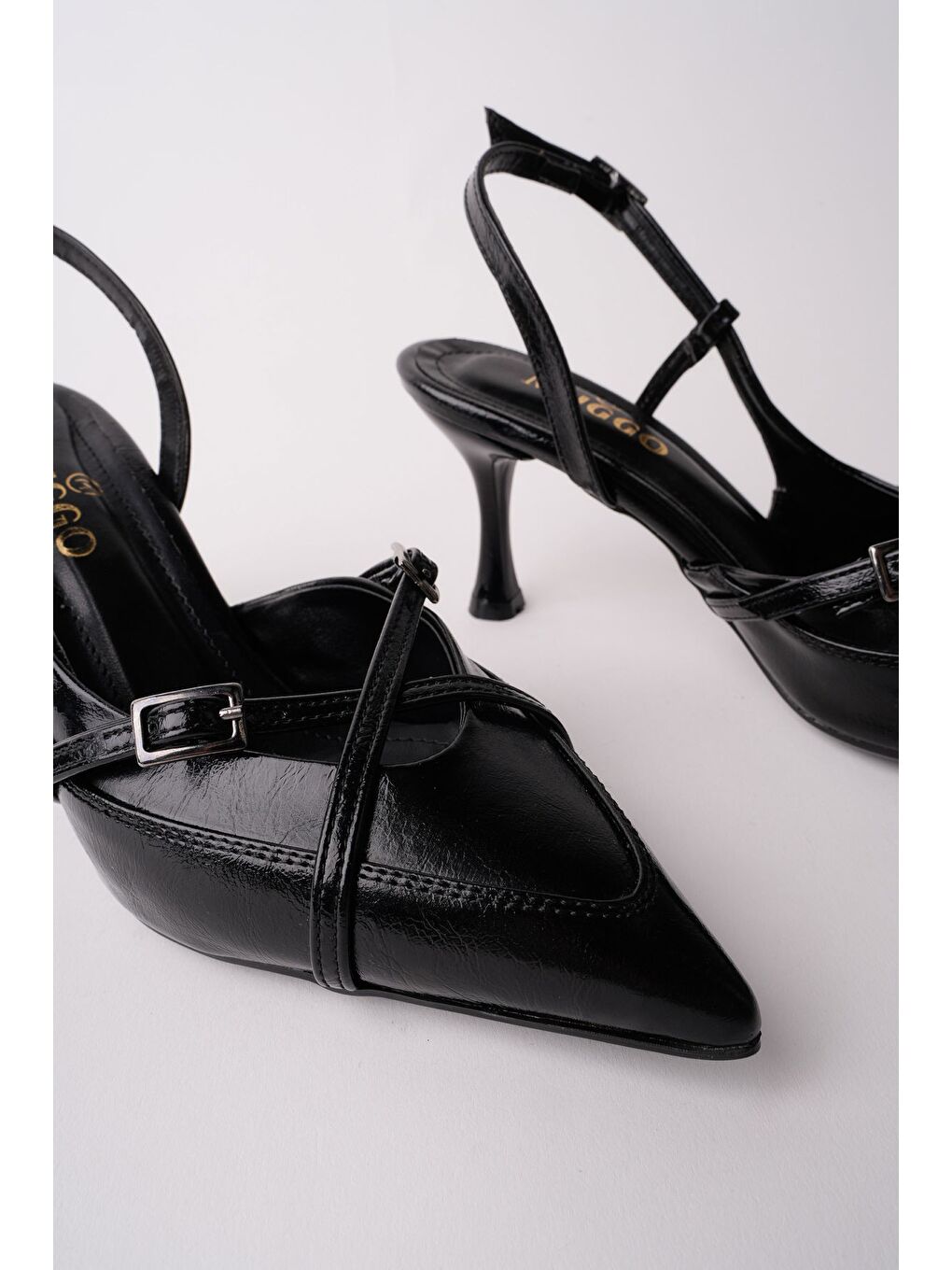 Siyah İCONS Sivri Burun Arkası Açık Kemer Detaylı İki Bantlı Kadın Topuklu Ayakkabı-8