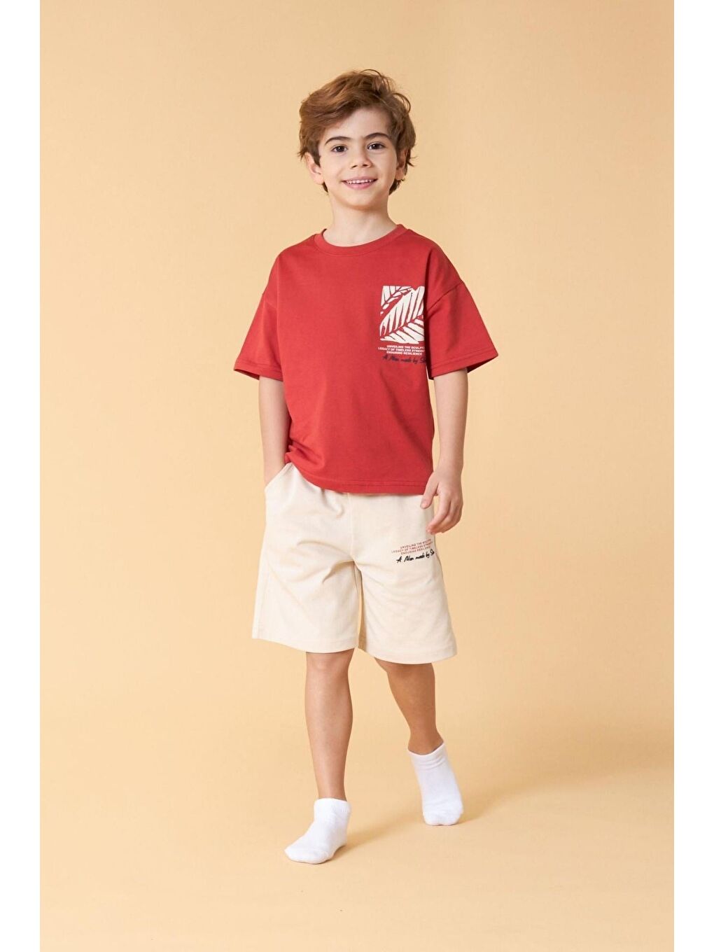 Kahverengi Erkek Çocuk Yaprak Baskılı Takım